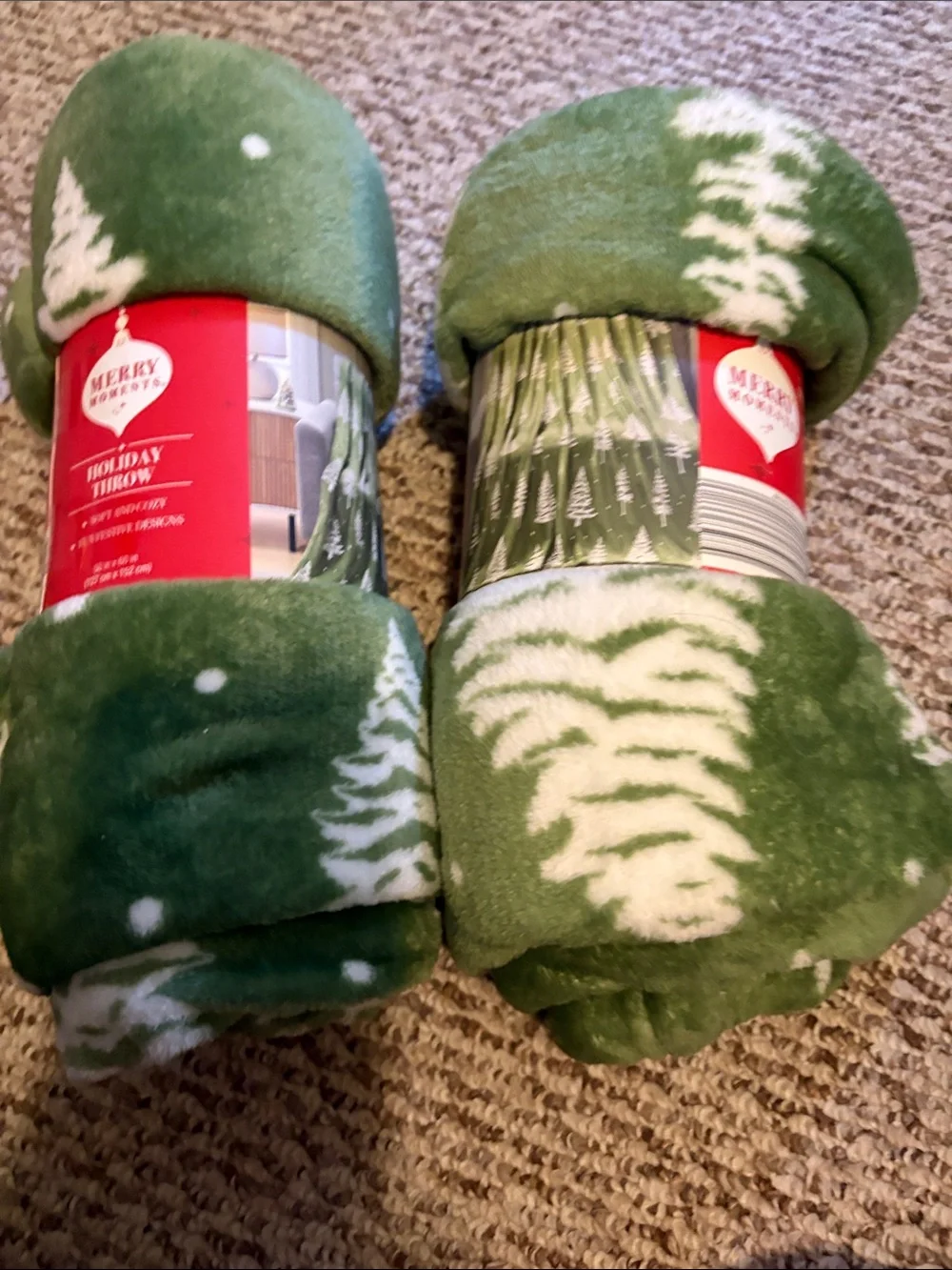 Green Holiday Plush Throw Blanket